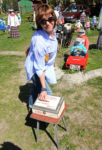 049-Сад кукол